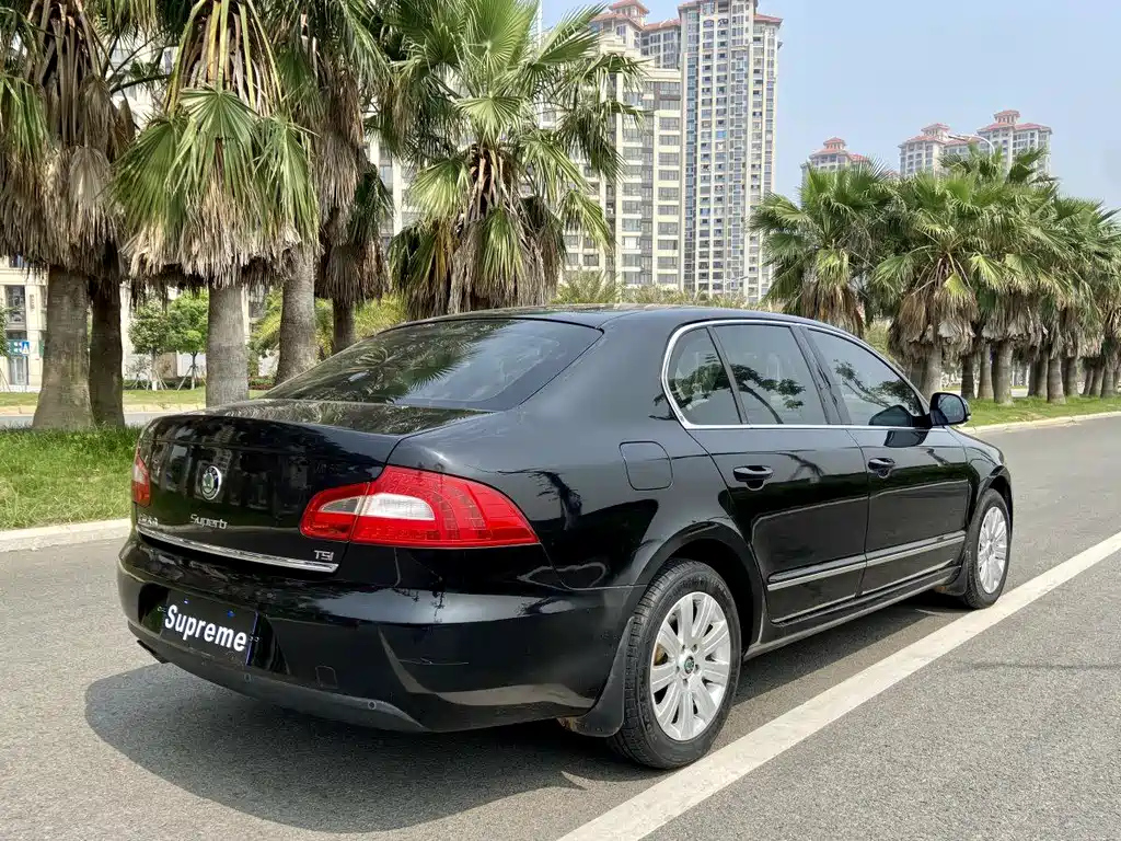 SKODA SUPERB 2011