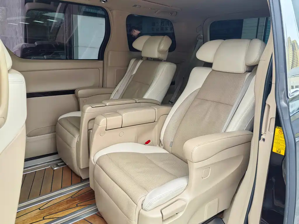 TOYOTA ALPHARD 2012