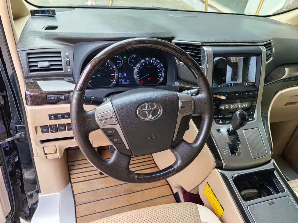 TOYOTA ALPHARD 2012