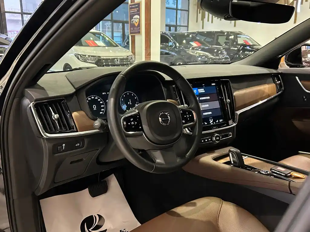VOLVO S90 2021