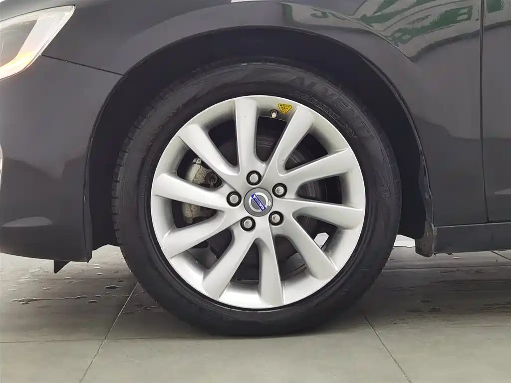 VOLVO V60 2014