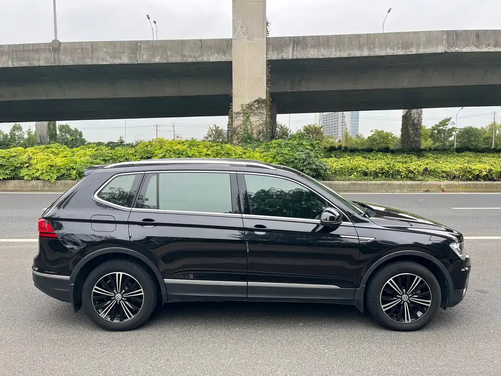 VOLKSWAGEN TIGUAN L 2020