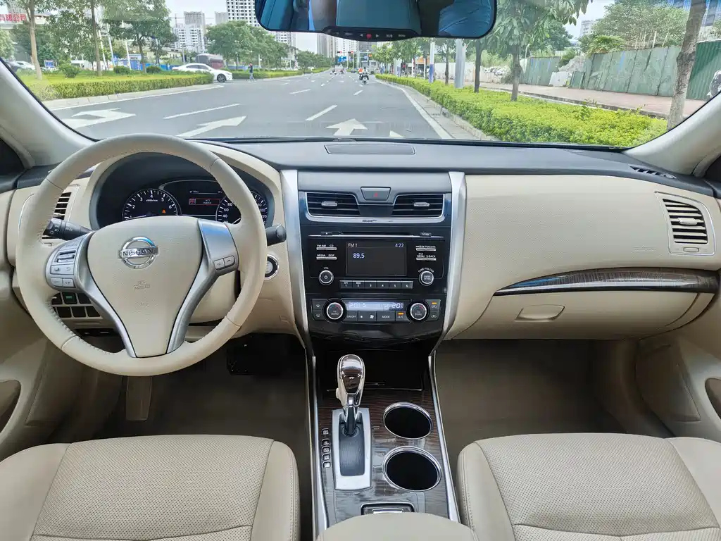NISSAN TEANA 2015
