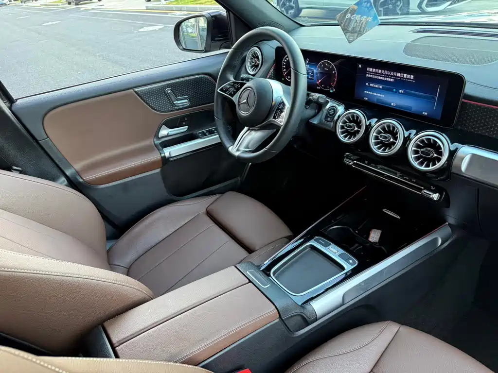 MERCEDES BENZ GLB 2024