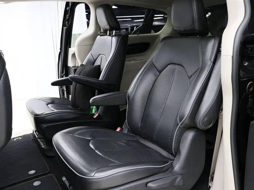 CHRYSLER OTHER 2017