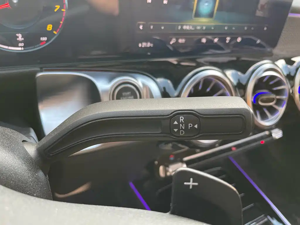 MERCEDES BENZ GLB 2023