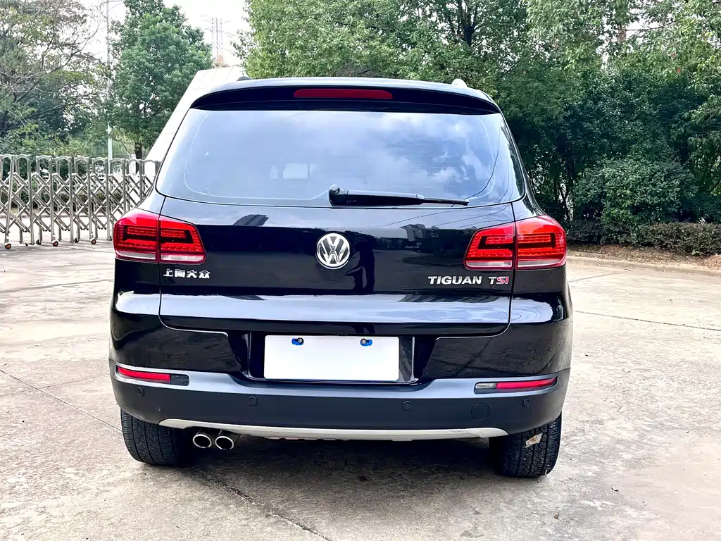 VOLKSWAGEN TIGUAN 2015