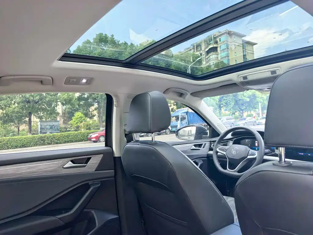 VOLKSWAGEN SAGITAR 2023