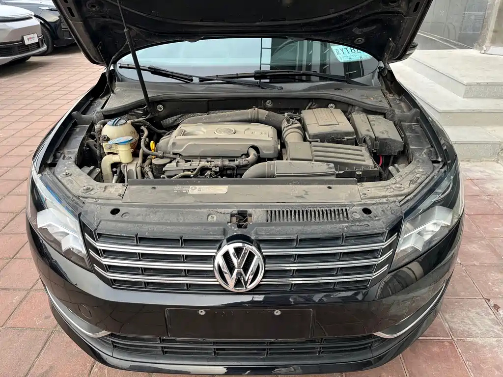 VOLKSWAGEN PASSAT 2015