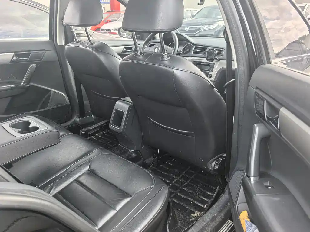 VOLKSWAGEN LAVIDA 2013