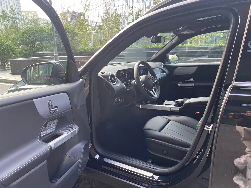 MERCEDES BENZ GLB 2023