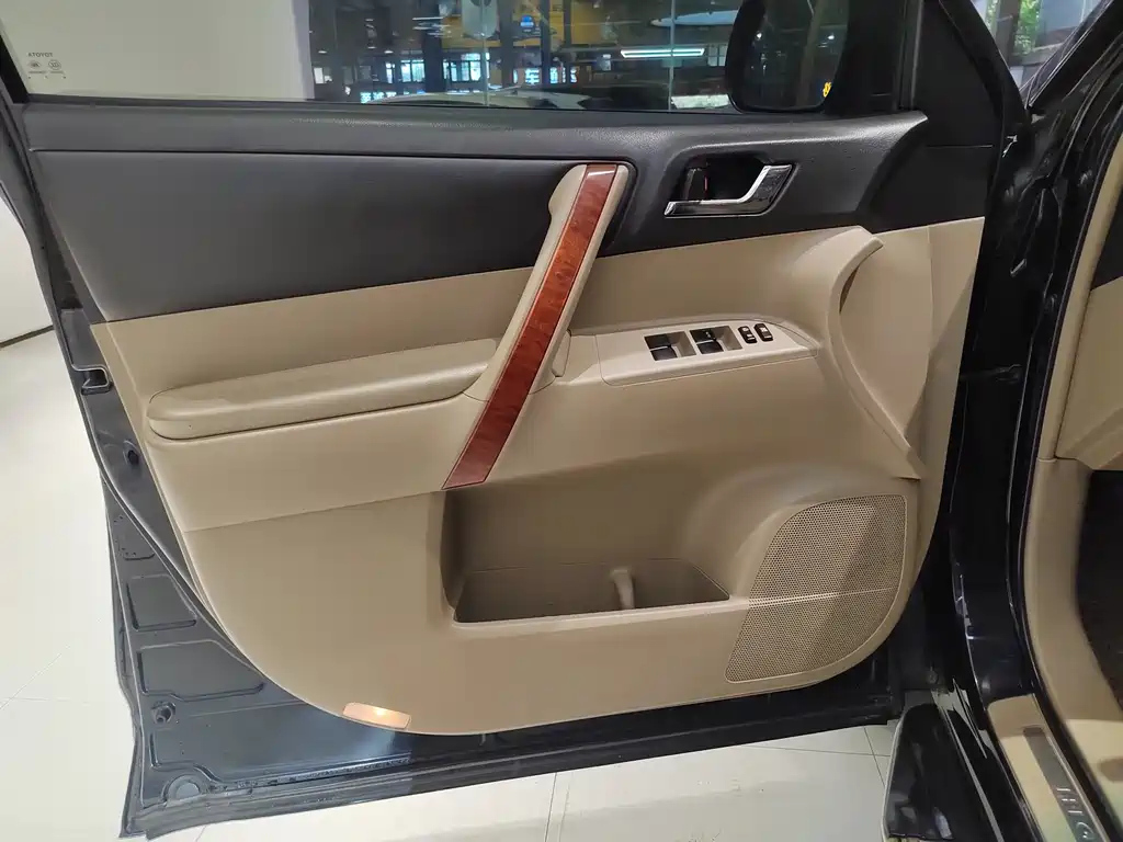 TOYOTA HIGHLANDER 2012