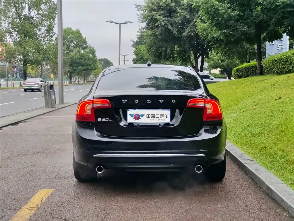 VOLVO S60 2017