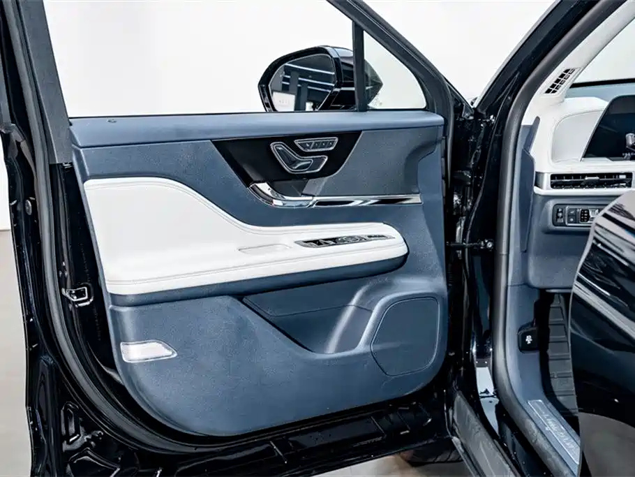 LINCOLN ADVENTURER 2024