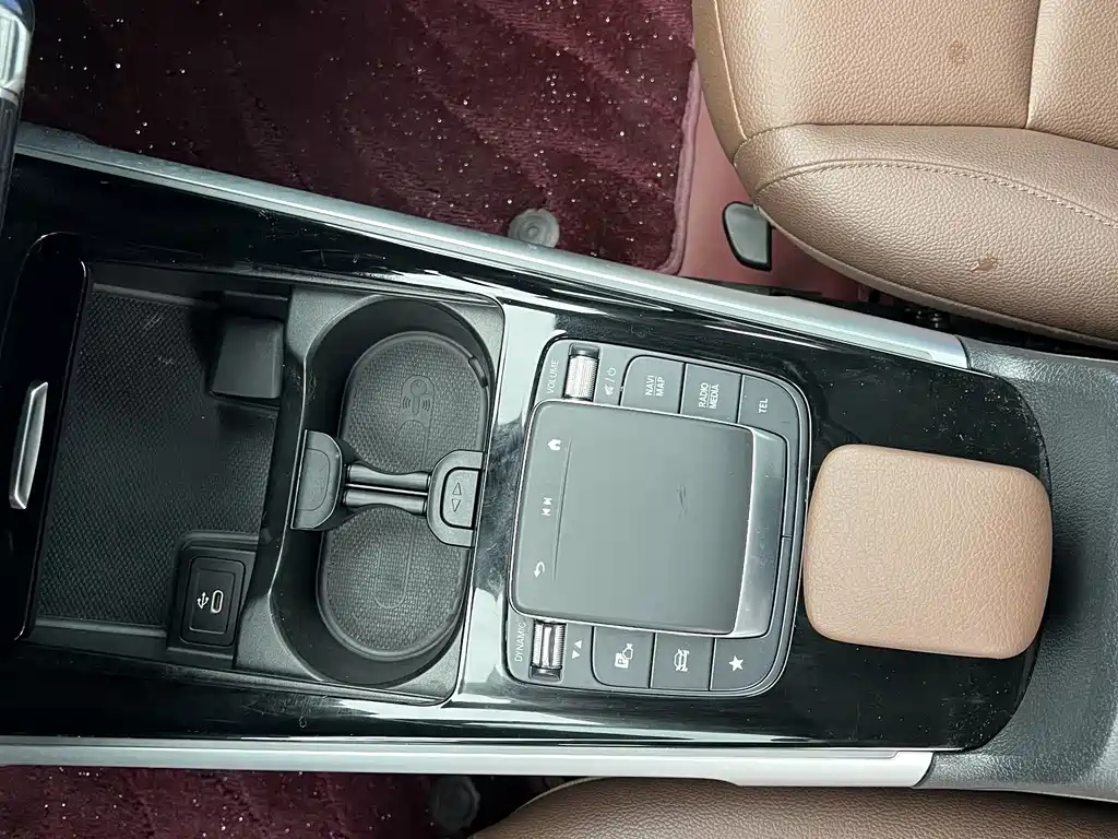 MERCEDES BENZ GLB 2024