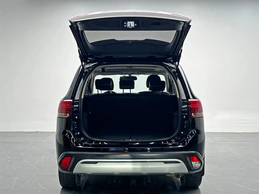 MITSUBISHI OUTLANDER 2020