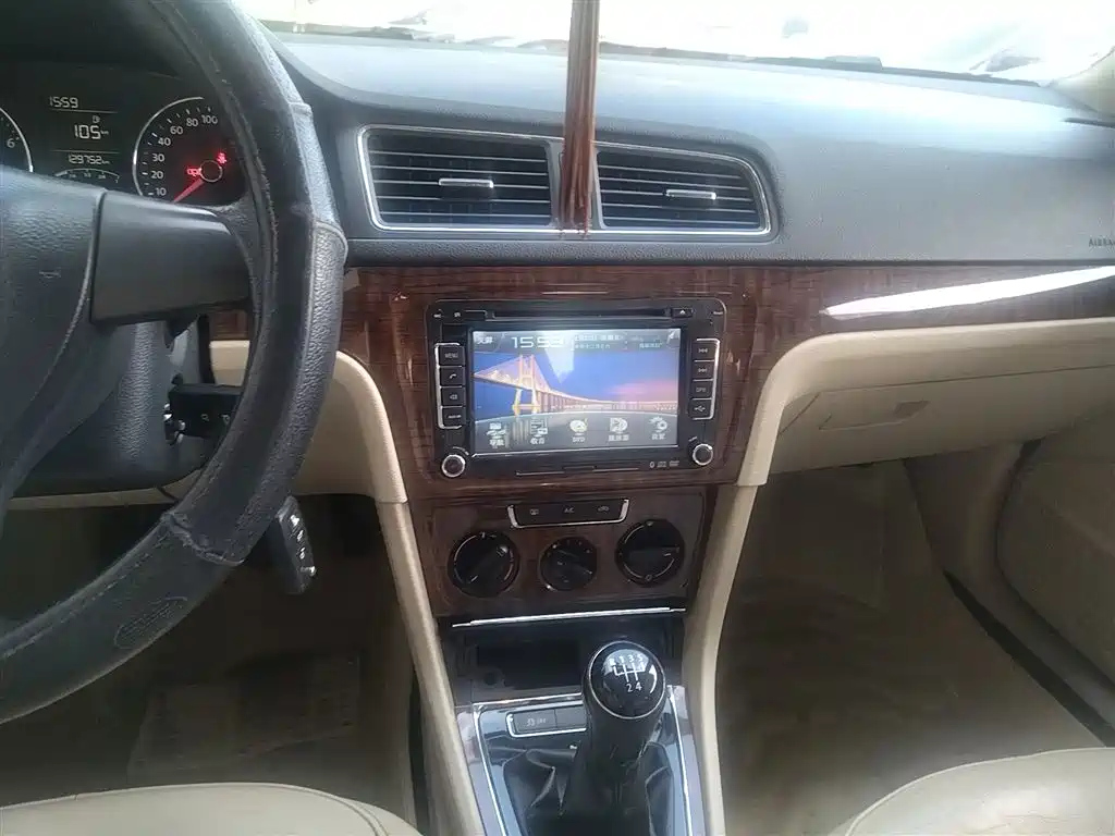 VOLKSWAGEN LAVIDA 2013