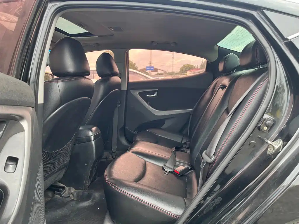 HYUNDAI ELANTRA 2015