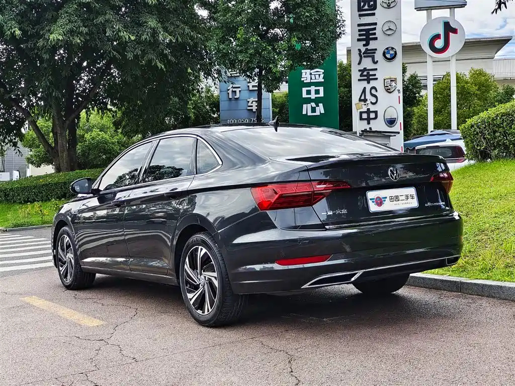 VOLKSWAGEN SAGITAR 2022