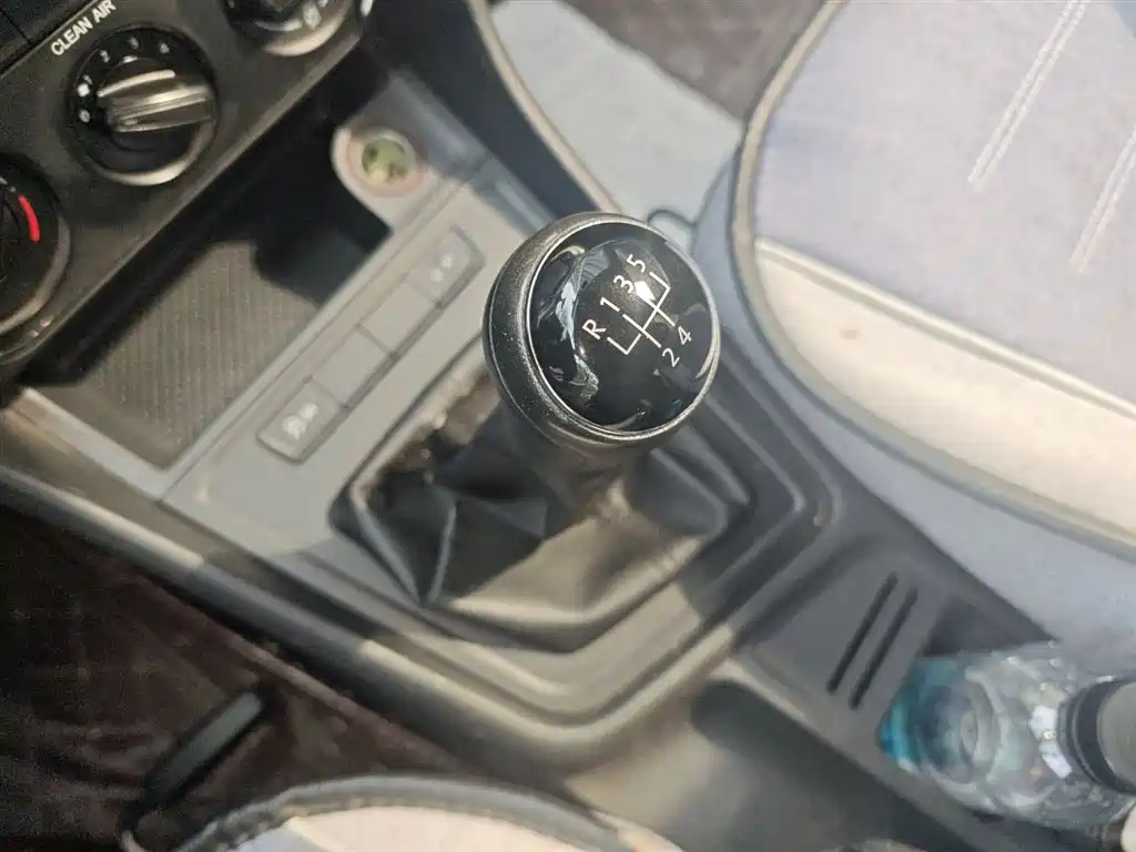 VOLKSWAGEN LAVIDA 2015