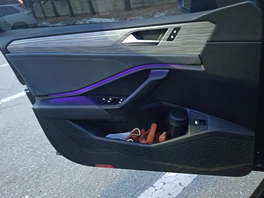 VOLKSWAGEN SAGITAR 2023