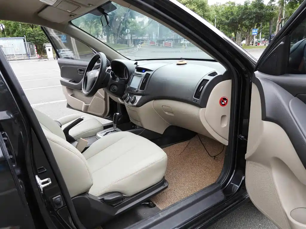 HYUNDAI CELESTA 2011