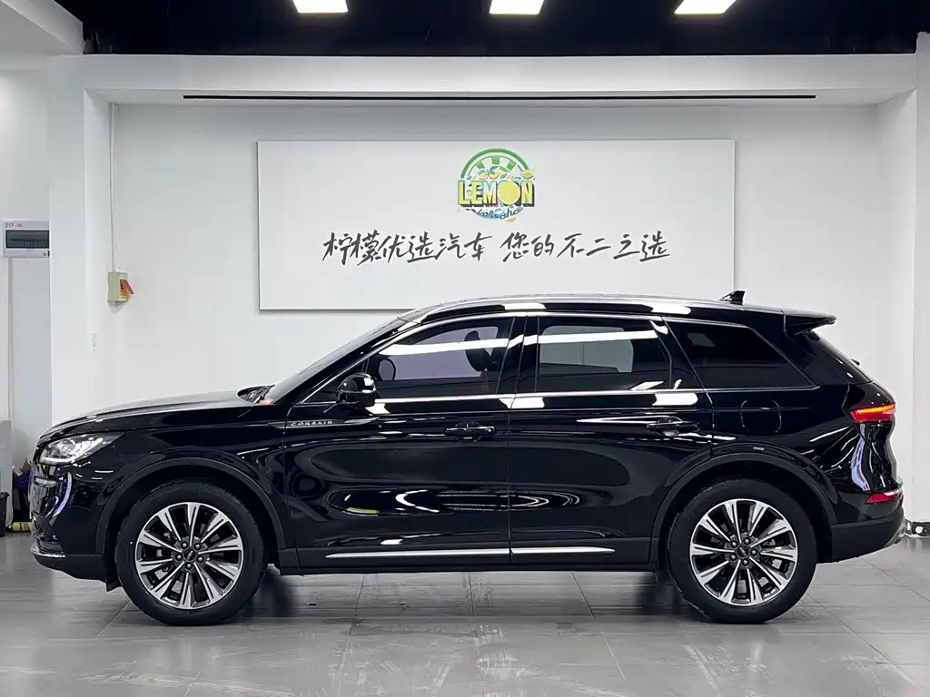 LINCOLN ADVENTURER 2021
