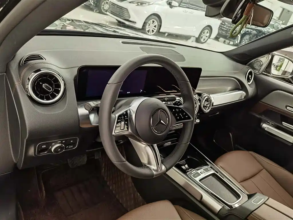 MERCEDES BENZ GLB 2025