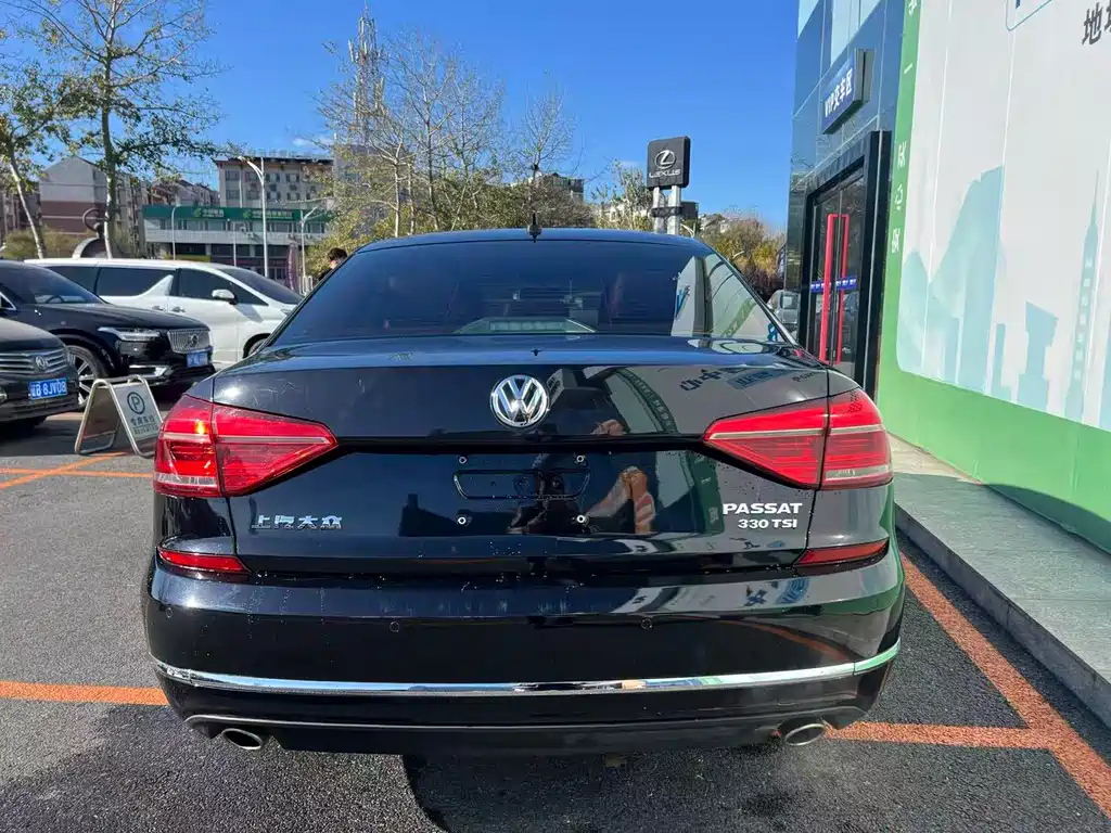 VOLKSWAGEN PASSAT 2019