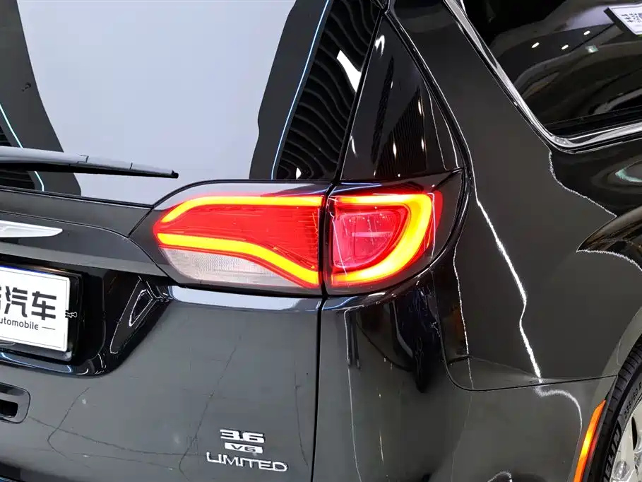 CHRYSLER OTHER 2017