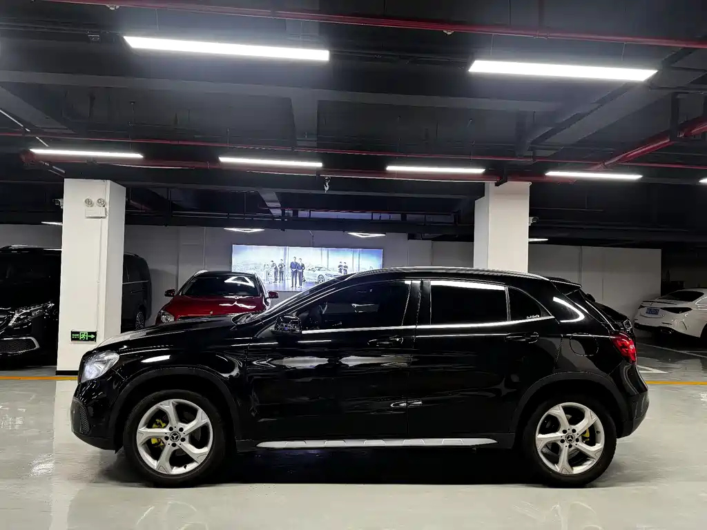 MERCEDES BENZ GLA 2017