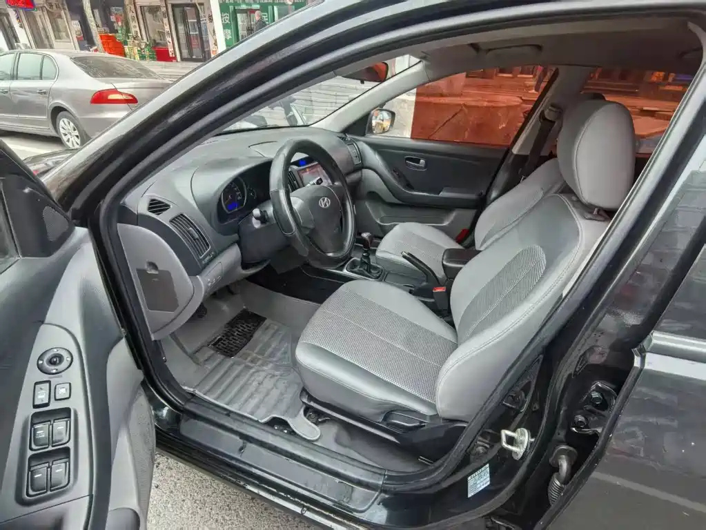 HYUNDAI CELESTA 2012