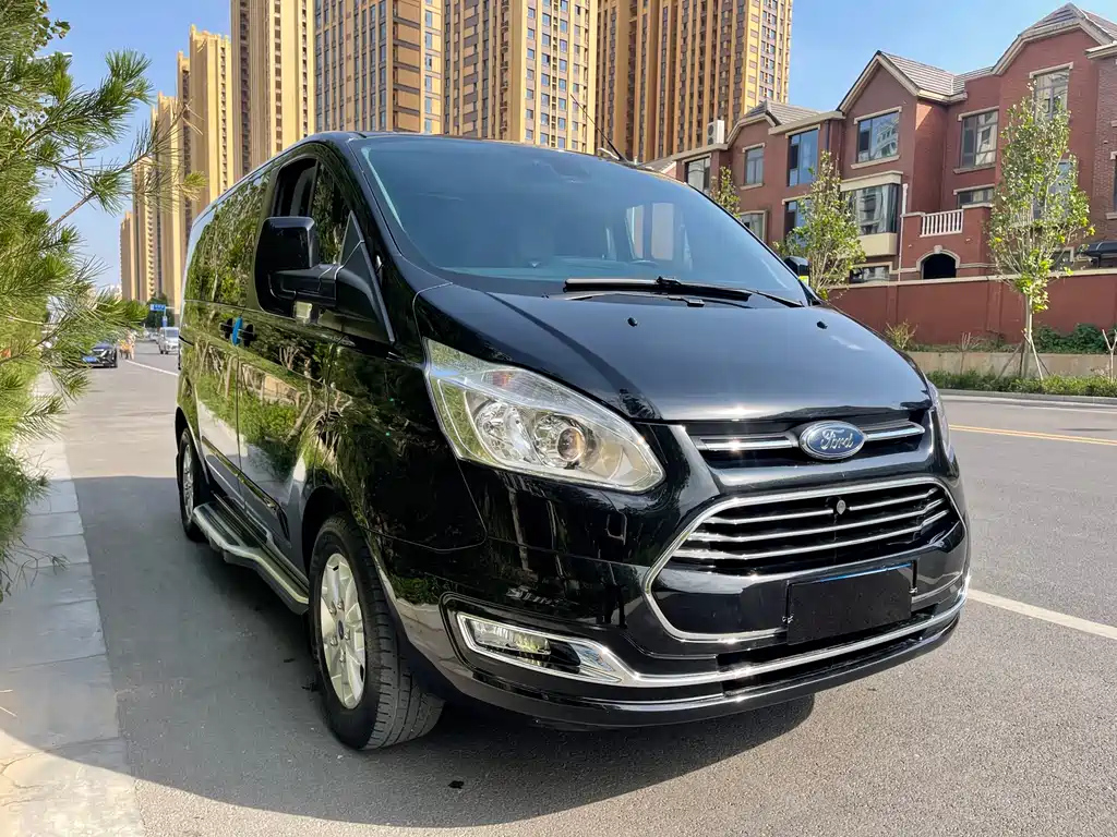 FORD TOUREO 2020