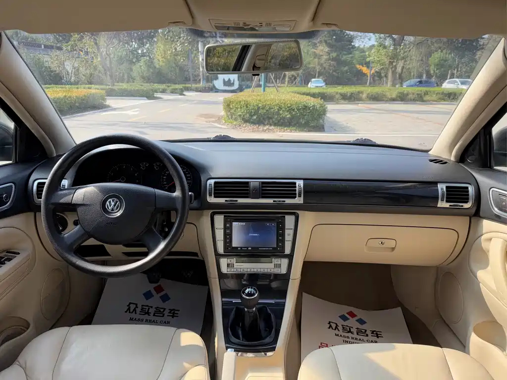 VOLKSWAGEN PASSAT LINGYU 2009