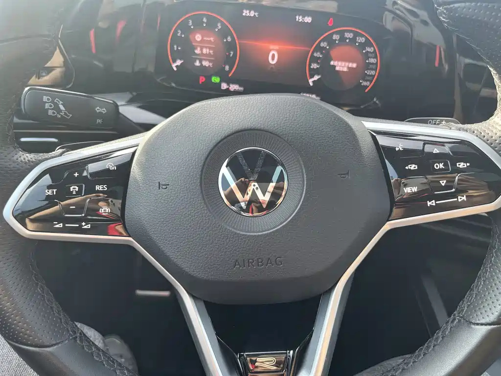 VOLKSWAGEN GOLF 2022