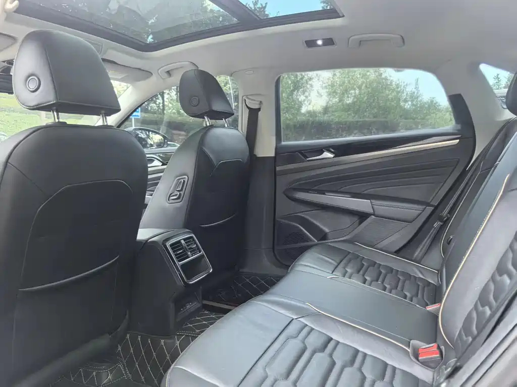 VOLKSWAGEN PASSAT 2021