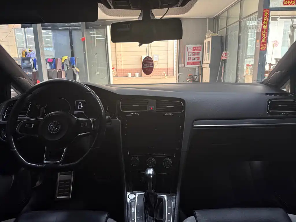 VOLKSWAGEN GOLF 2016