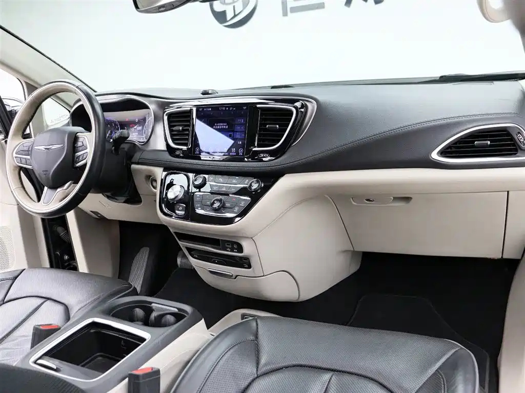 CHRYSLER OTHER 2017