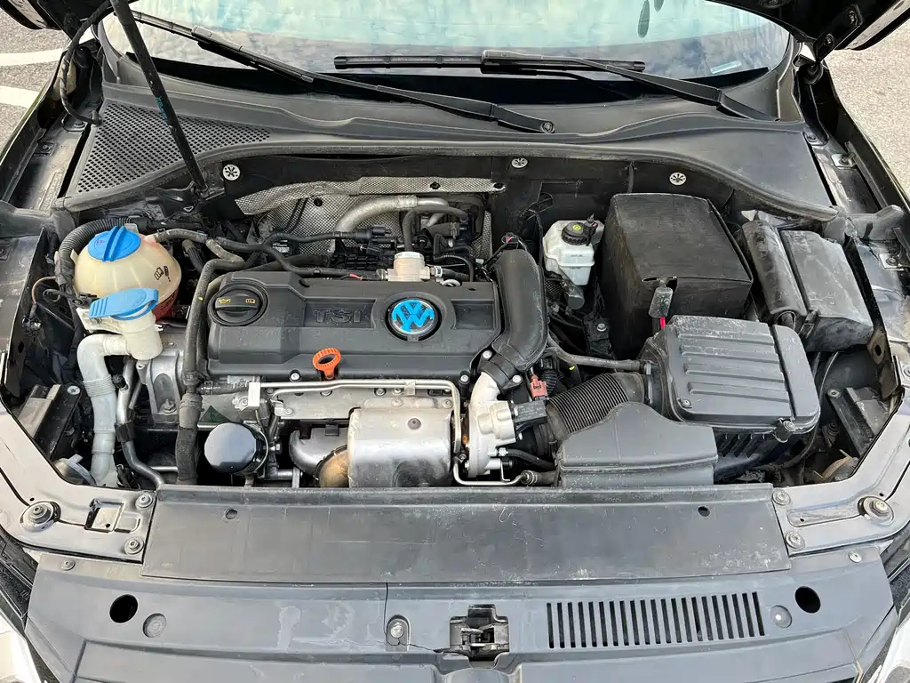 VOLKSWAGEN PASSAT 2012