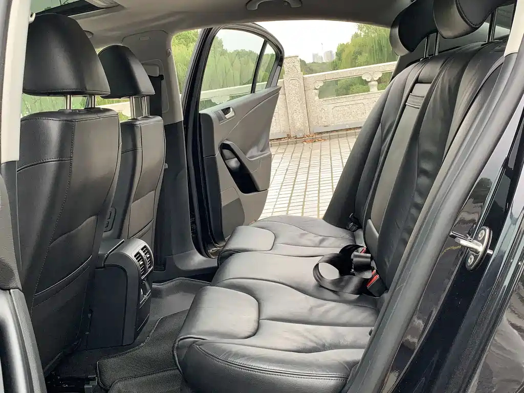 VOLKSWAGEN MAGOTAN 2009