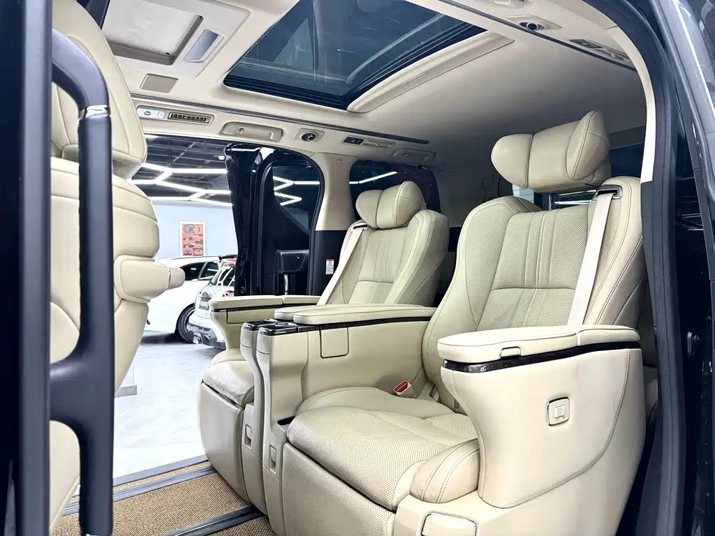 TOYOTA ALPHARD 2018