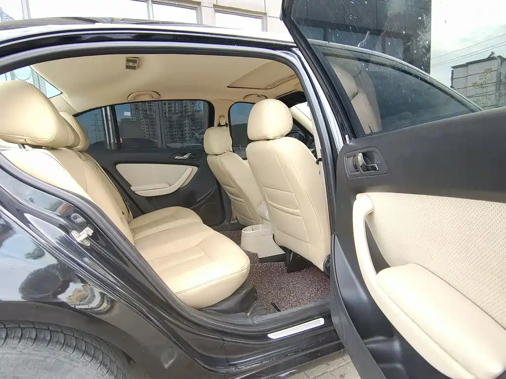 VOLKSWAGEN LAVIDA 2012
