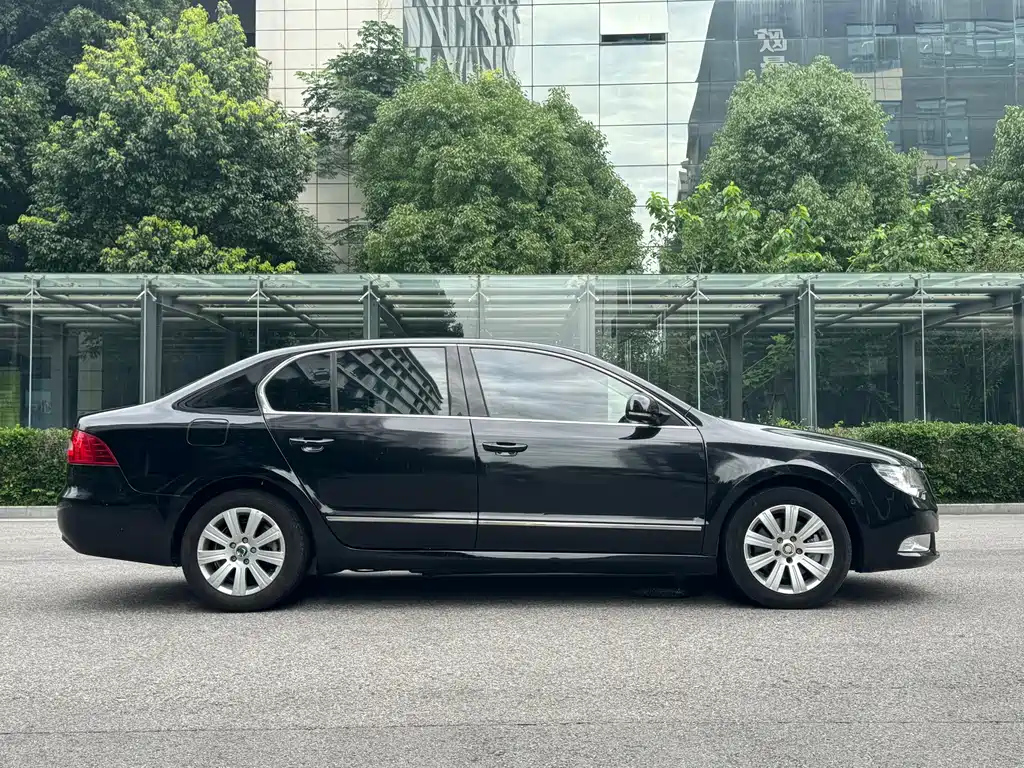 SKODA SUPERB 2012