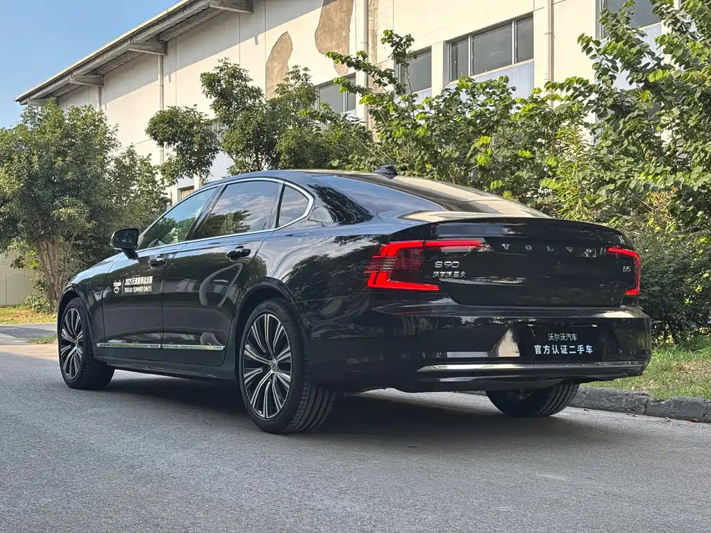 VOLVO S90 2025