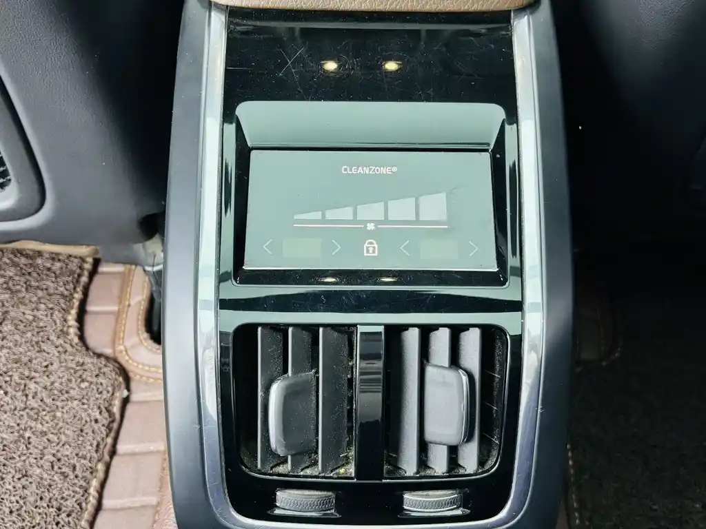 VOLVO S90 2017