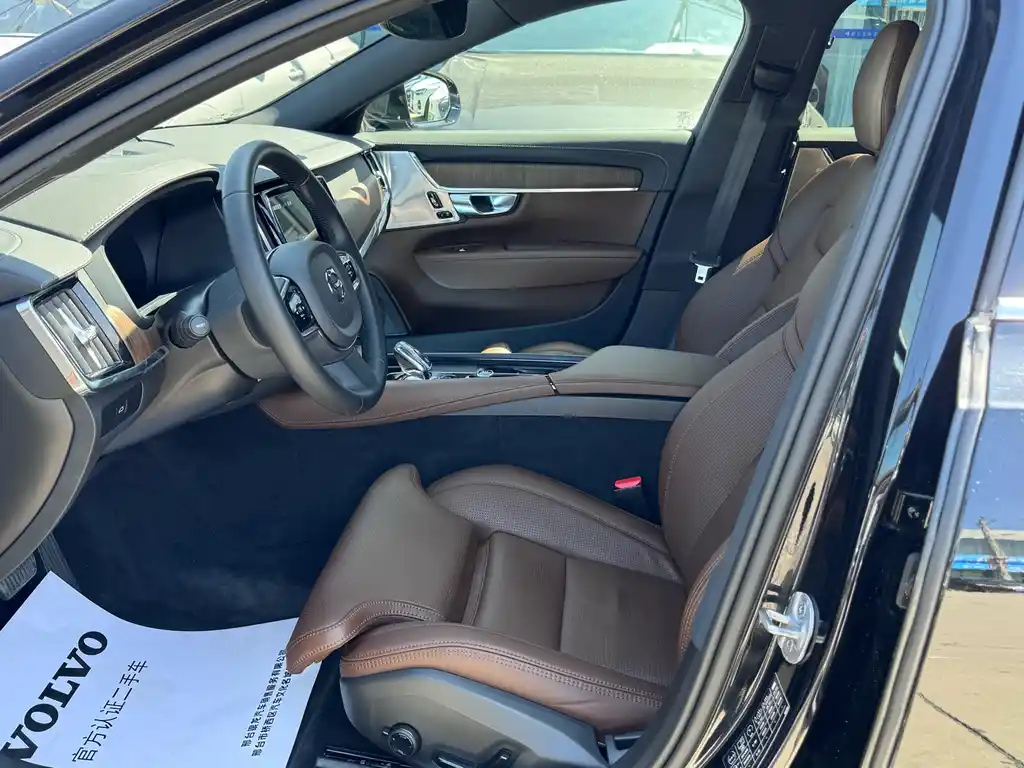 VOLVO S90 2024