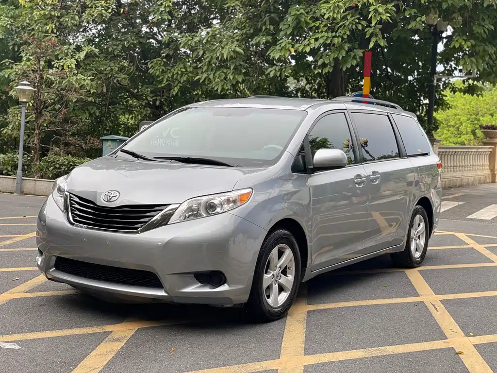 TOYOTA SIENNA 2011