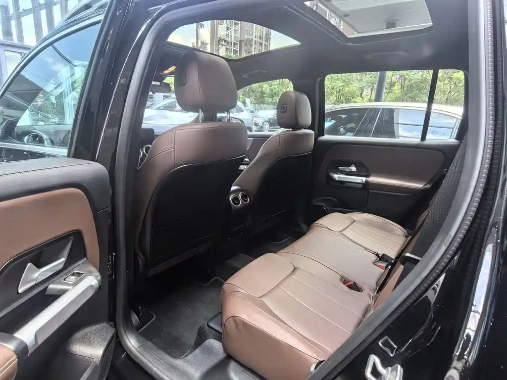 MERCEDES BENZ GLB 2024