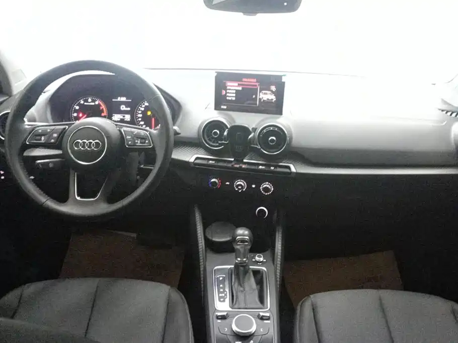 AUDI Q2L 2018