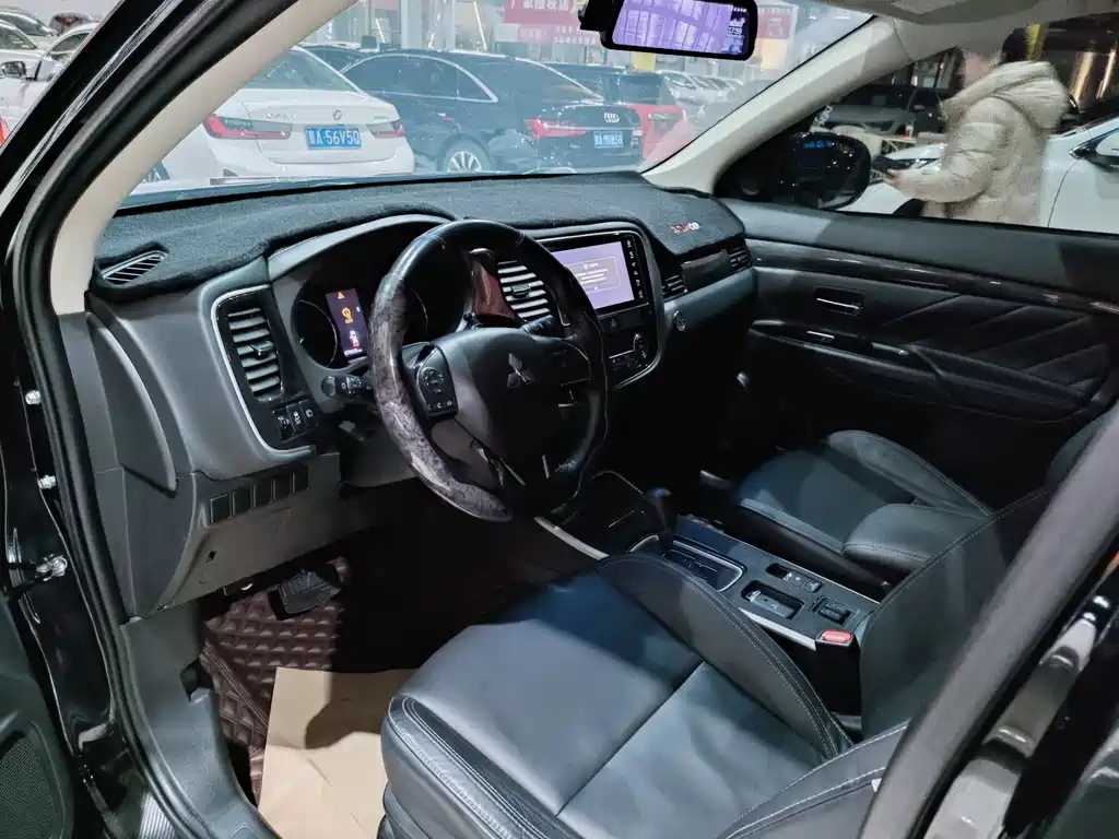 MITSUBISHI OUTLANDER 2019